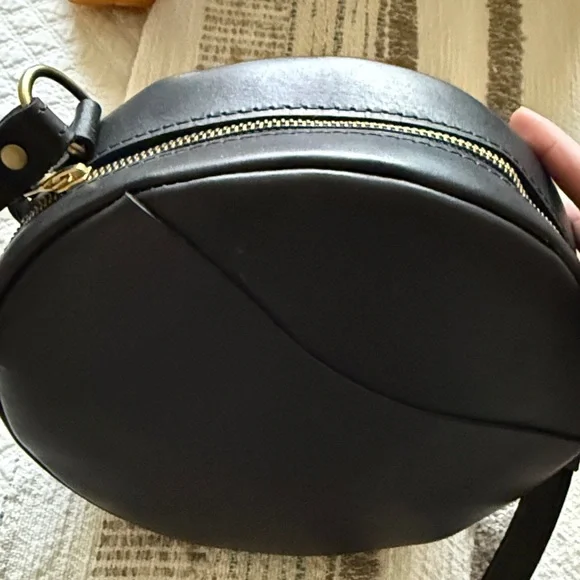 PLG Smoothly Black Large Circle - Picture 5 of 5